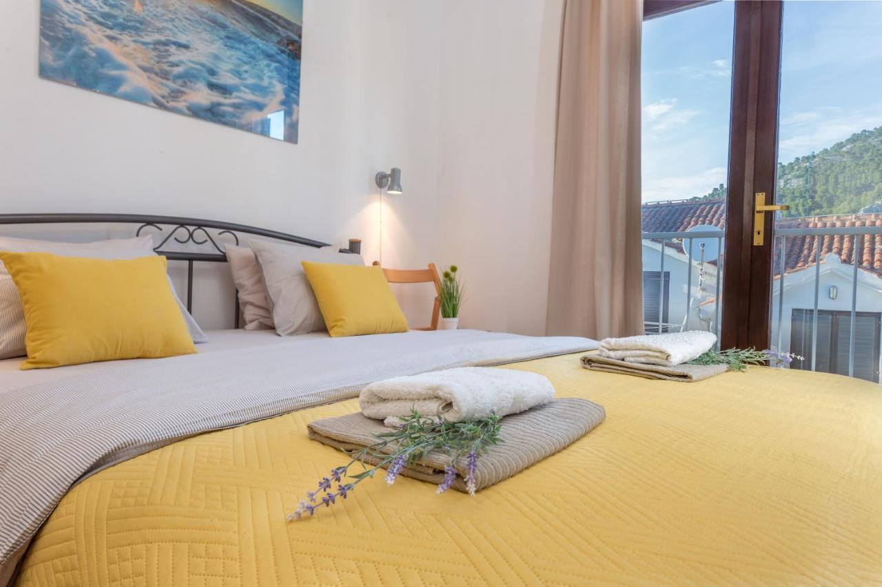 So Hvar So Good! Spacious With Terrace Apartment Hvar Town Luaran gambar